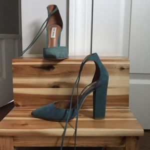STEVE MADDEN | Chic close toe heels